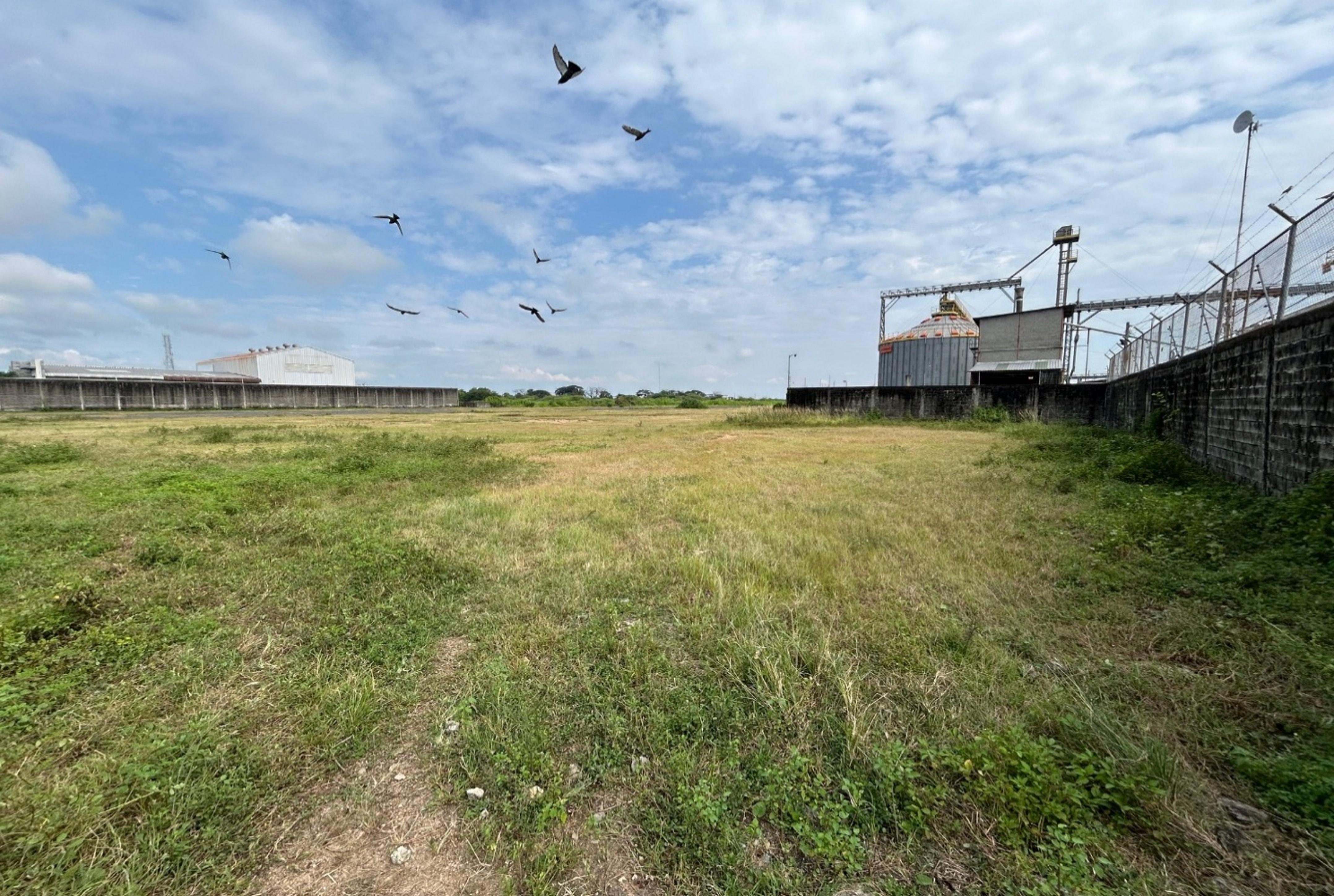 Terreno de 3.000 m² en zona industrial consolidada – Las Brisas, Durán LOTE 57
